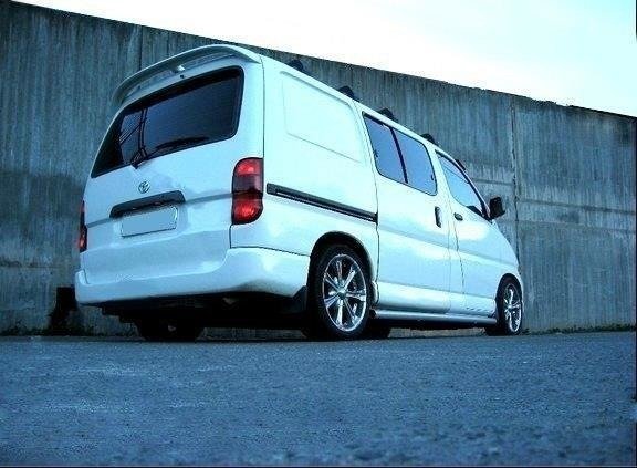 Maxton Rear Spoiler Toyota Hiace