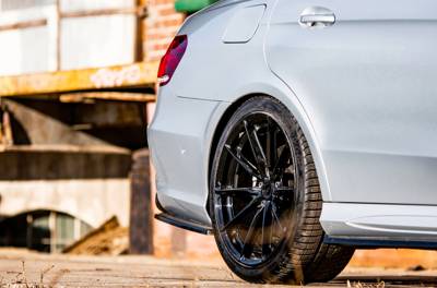 Maxton Central Rear Splitter (with Vertical Bars) Mercedes-Benz E63 Amg Sedan W212 Facelift