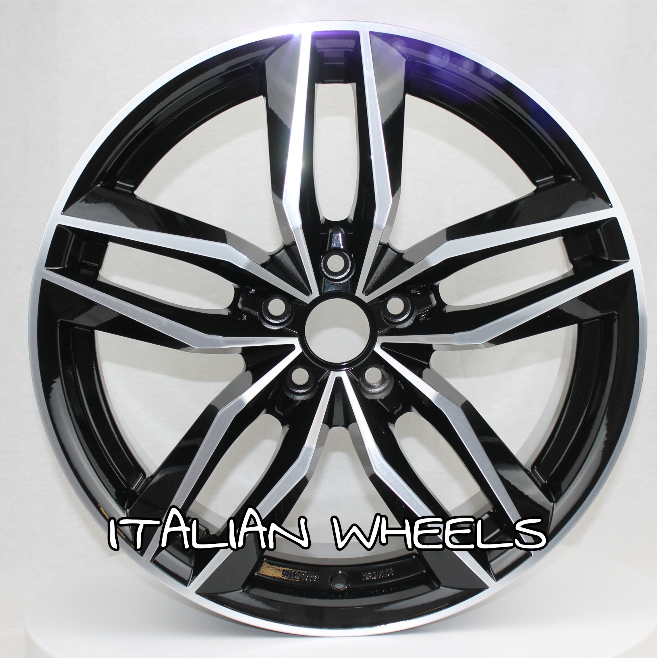 Llanta Italian Wheels STYLE AUDI RSC6 ITALY NEGRA PULIDA 9.0x20" 5x112 ET25 CB66.6
