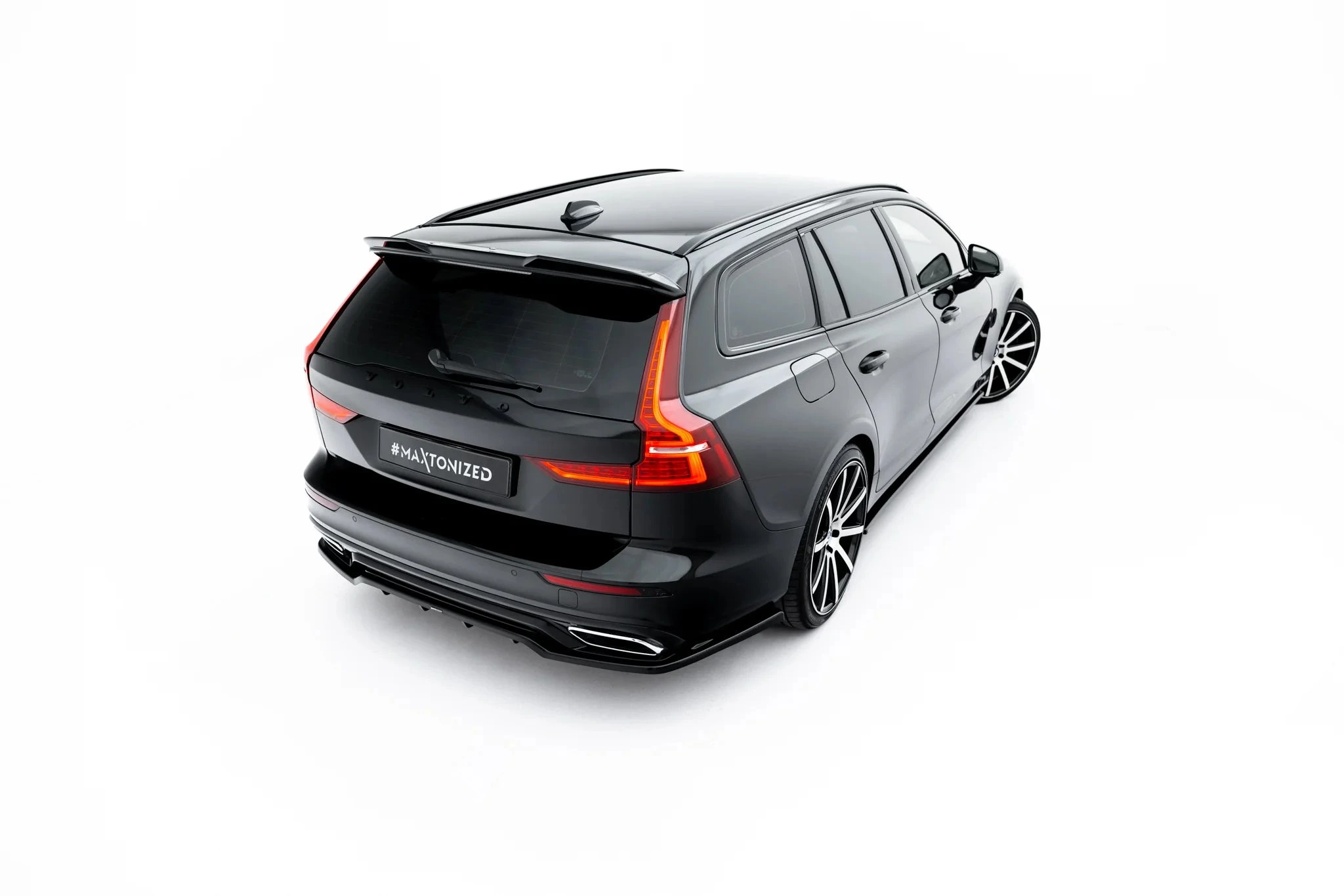 DSC_4481_f60d5f99-8af1-4acc-8b5a-a659dd11d396 Maxton Design Tapa De Alerón 3D Volvo V60 R-Design Mk3 - Imagen 1