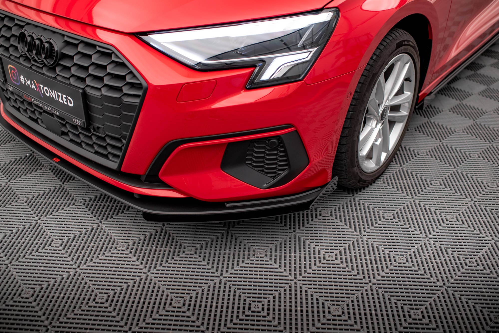 pol_pl_Flapsy-Przednie-Audi-A3-8Y-17117_4 Maxton Design Solapas delanteras Audi A3 8Y - Imagen 1