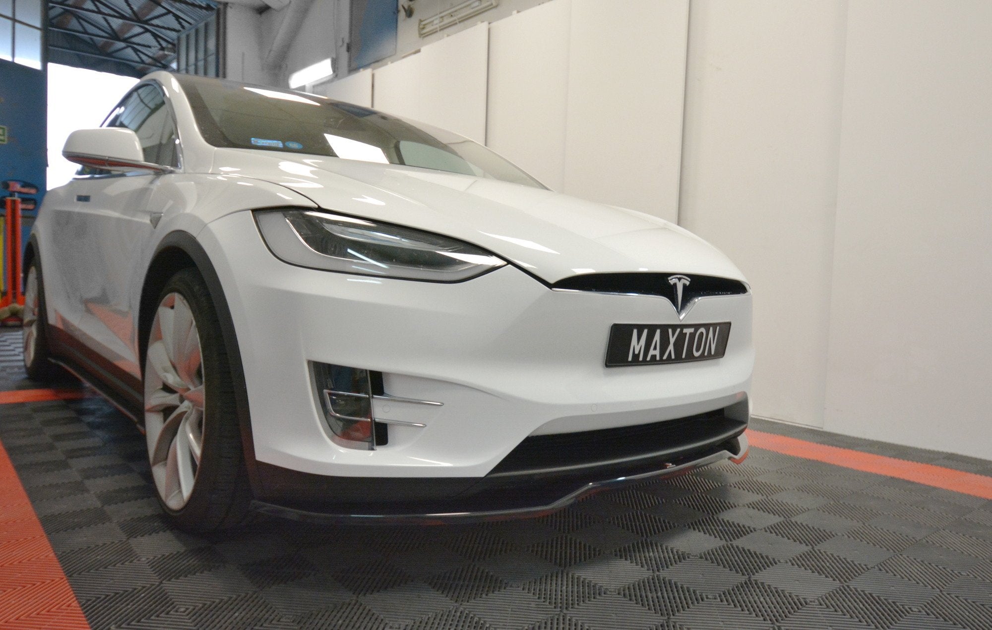 pol_pl_SPLITTER-PRZEDNI-V-2-TESLA-MODEL-X-7575_3 Maxton Design Divisor frontal V.2 para Tesla Model X - Imagen 1