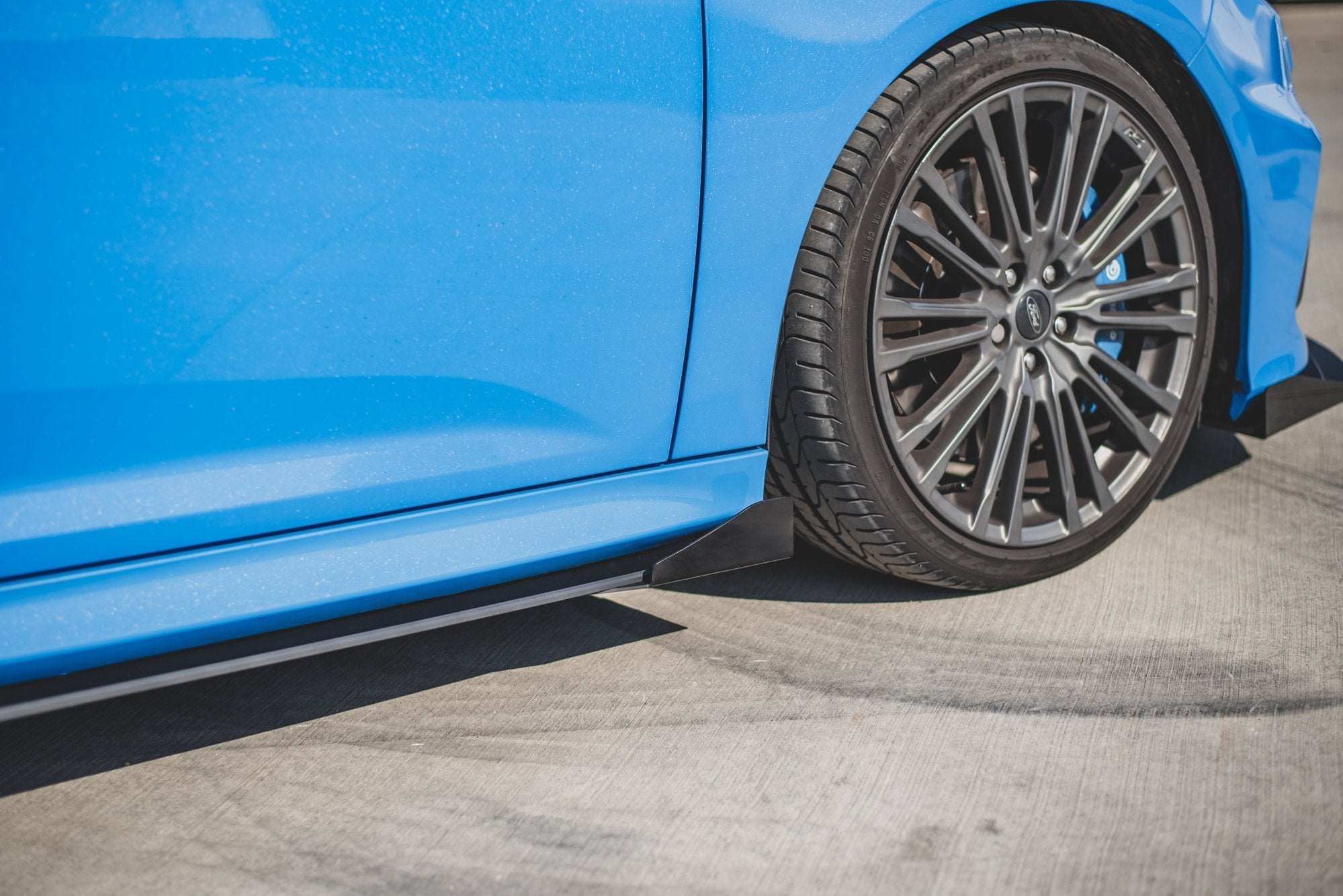 pol_pl_Side-Flaps-Ford-Focus-RS-Mk3-11944_4 Maxton Design Aletas laterales para Ford Focus RS Mk3 - Imagen 1