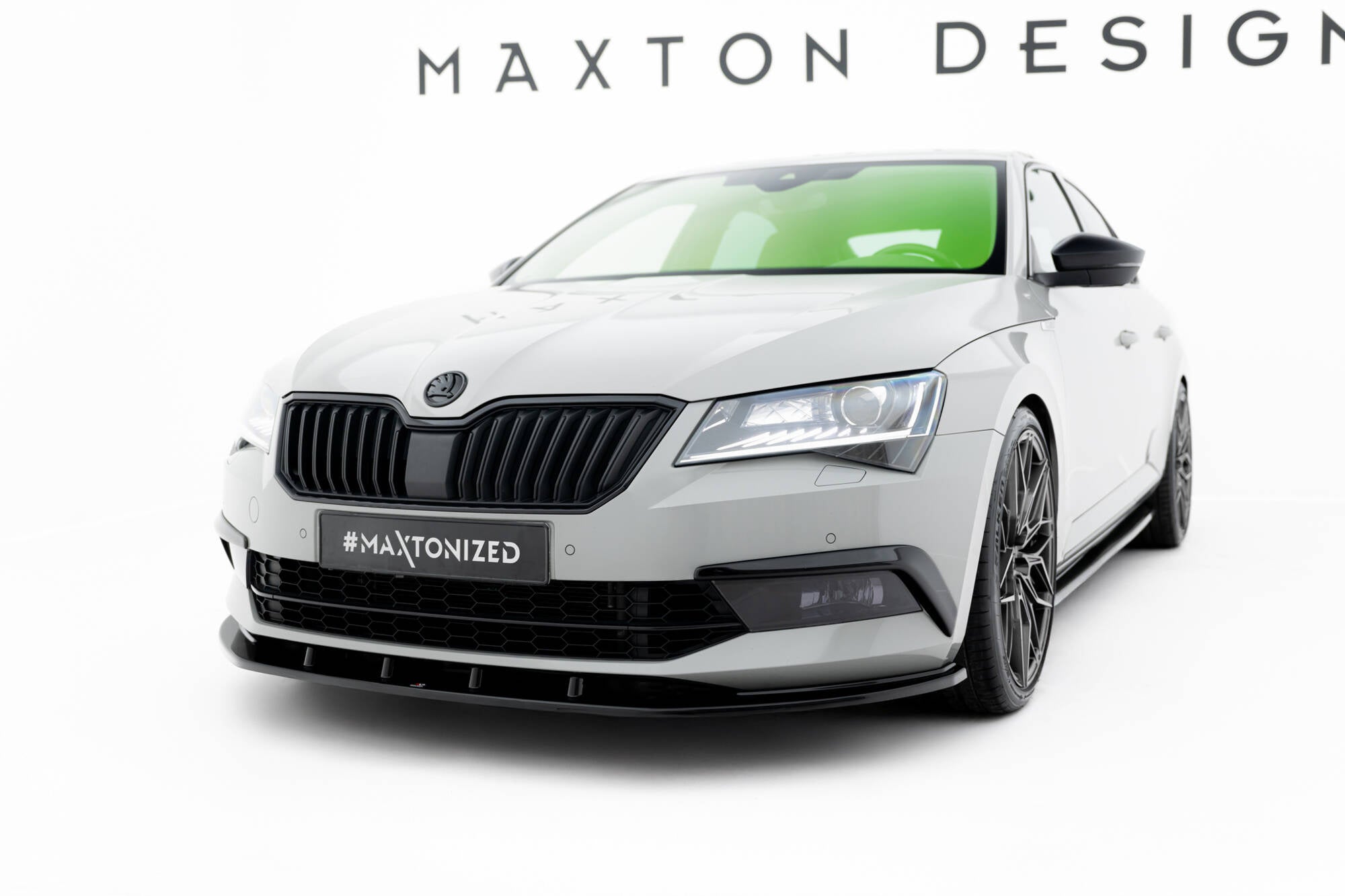 pol_pl_Splitter-Przedni-V-3-Skoda-Superb-Liftback-Combi-Mk3-907_3 Maxton Design Divisor delantero V.3 Skoda Superb Liftback / Combi Mk3 - Imagen 1