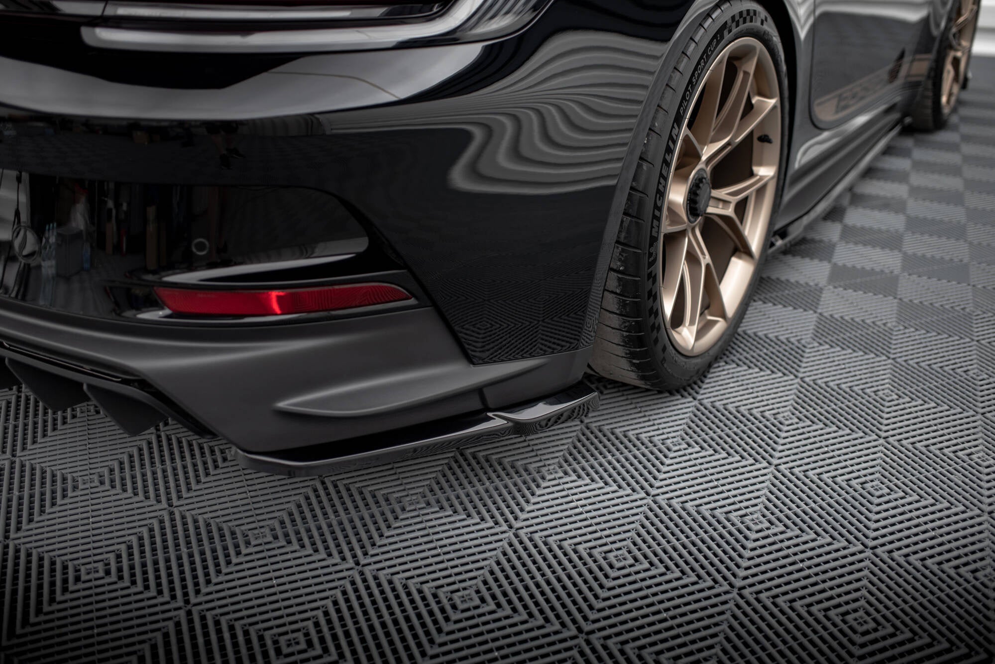pol_pl_Splittery-Tylne-Boczne-Porsche-911-992-GT3-19015_3 Maxton Design Divisores laterales traseros para Porsche 911 992 GT3 - Imagen 1