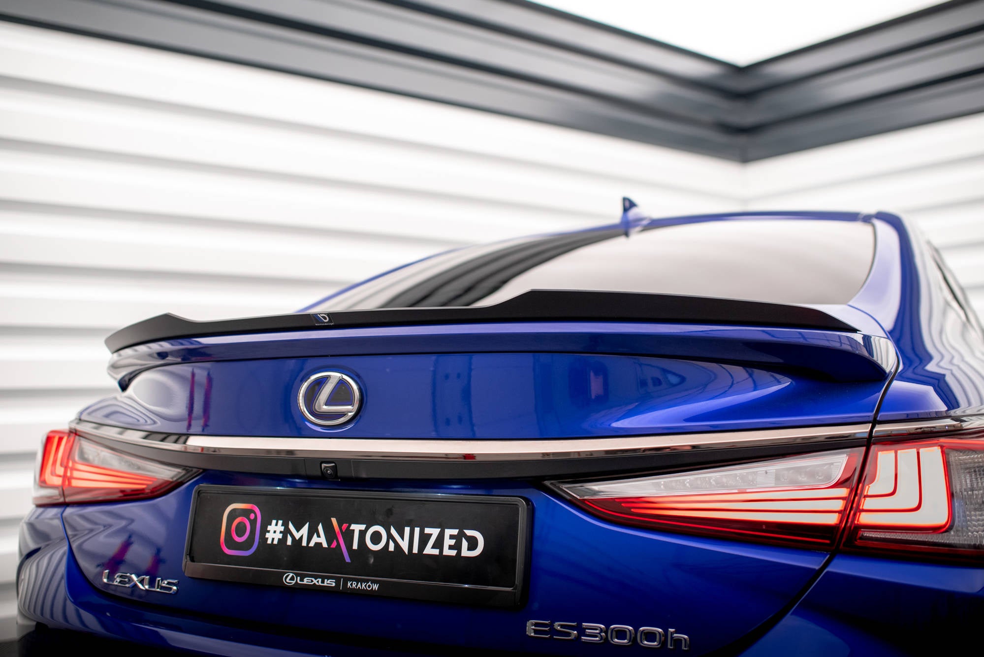 pol_pl_Spoiler-Cap-Lexus-ES-F-Sport-Mk7-17847_4 Maxton Design Tapa del alerón Lexus ES F Sport Mk7 - Imagen 1
